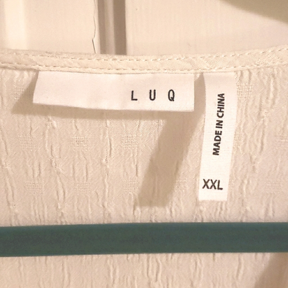 LUQ White Eyelet Lace Sleeve Tie Front Blo… - Picture 2 of 8